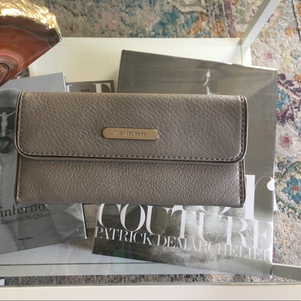 Michael Kors light grey wallet